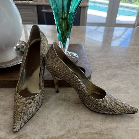 Judith Leiber Gold Tan  snake embossed Heels with Pointed Toe - Picture 15 of 16